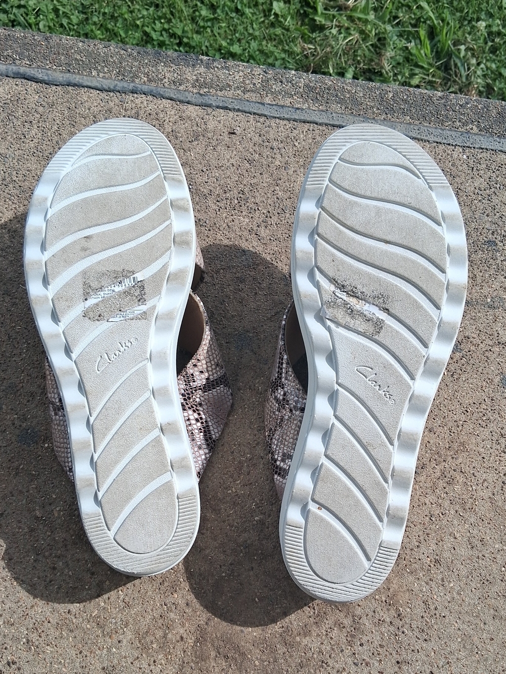 Clarks Ultimate comfort Brown And Beige Snake-Print Crisscross Slide Sandals - Picture 5 of 8
